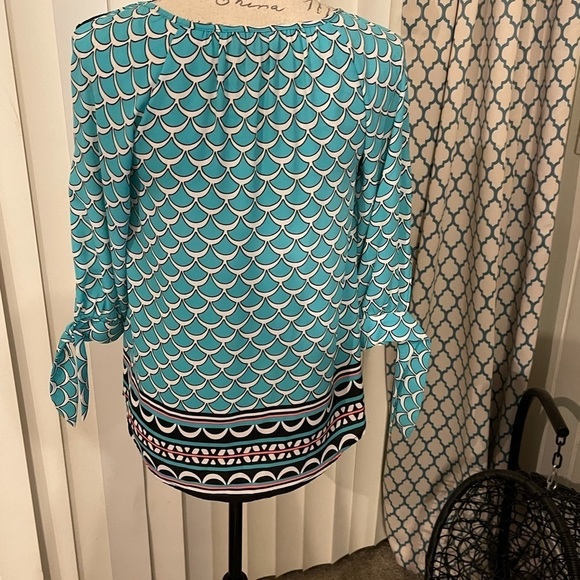 XS Kaari Blue Shirt with open shoulders - Picture 5 of 7